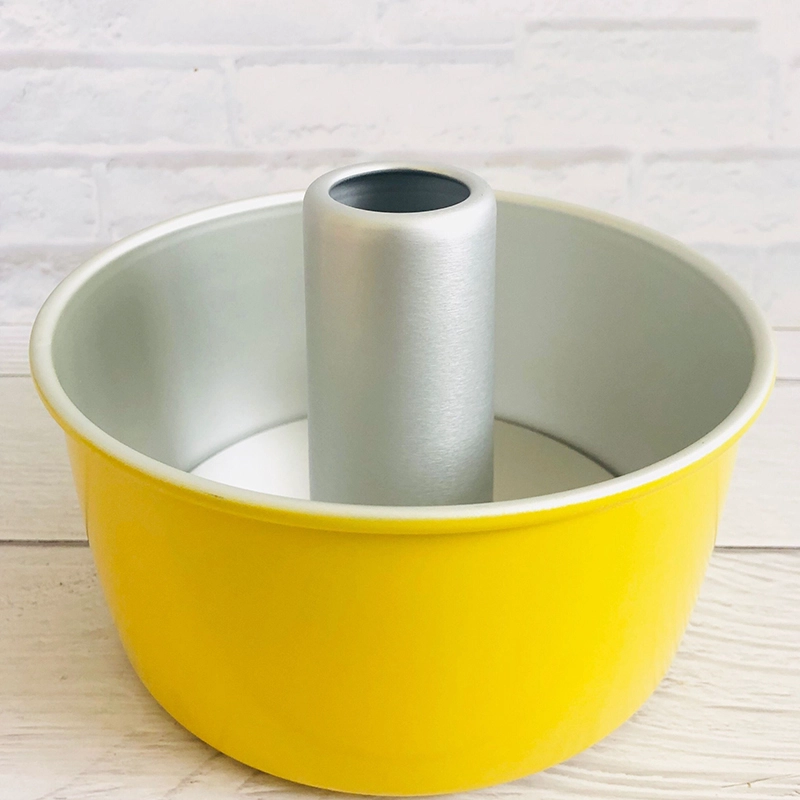 Bunte, abnehmbare Gugelhupfform aus Aluminium