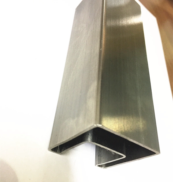 316L quadratische Slot Handlauf Rohr 40x40mm mit 24x24mm-slot