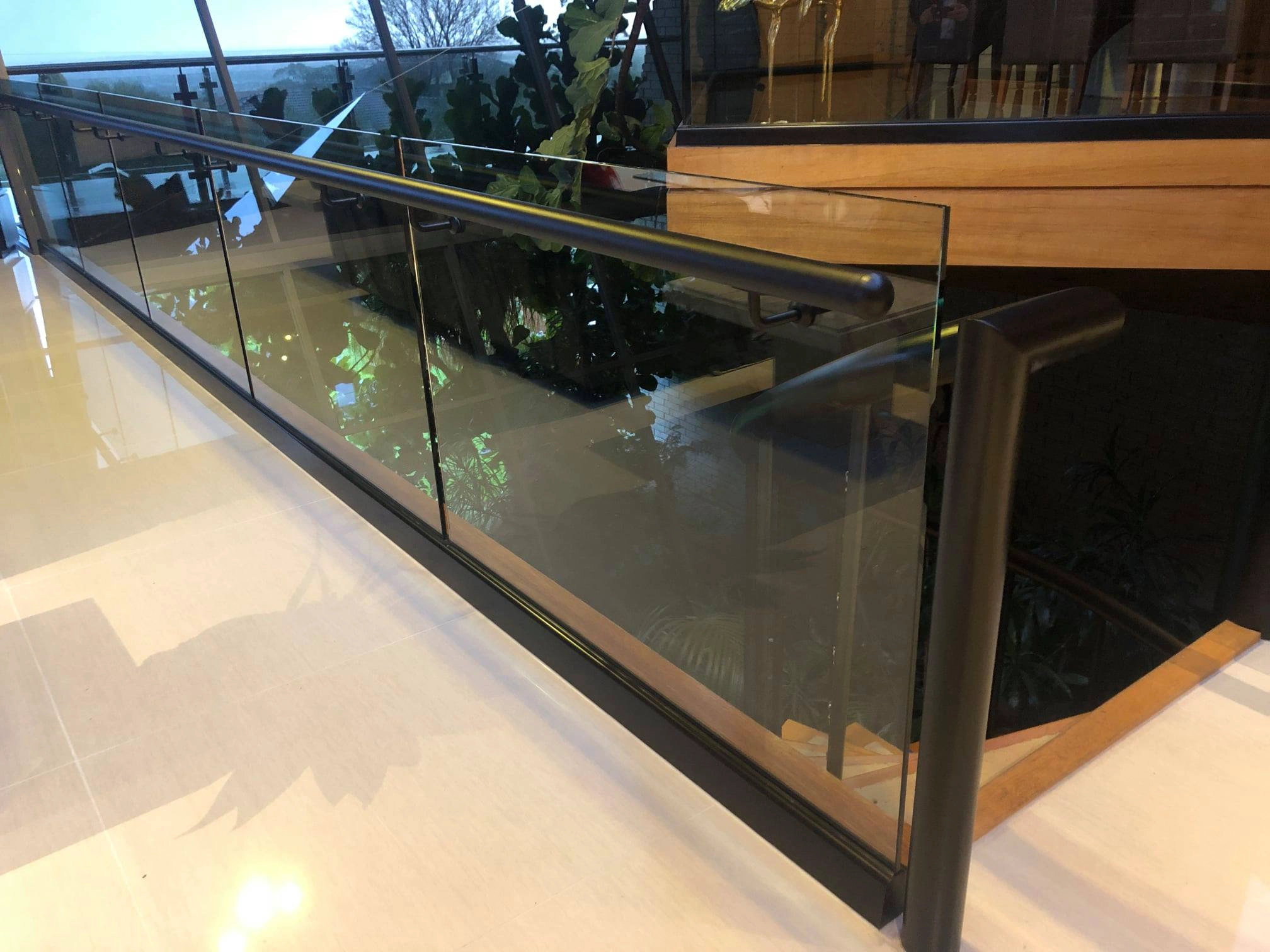 Panel de valla de vidrio de barandilla de aluminio u barranca
