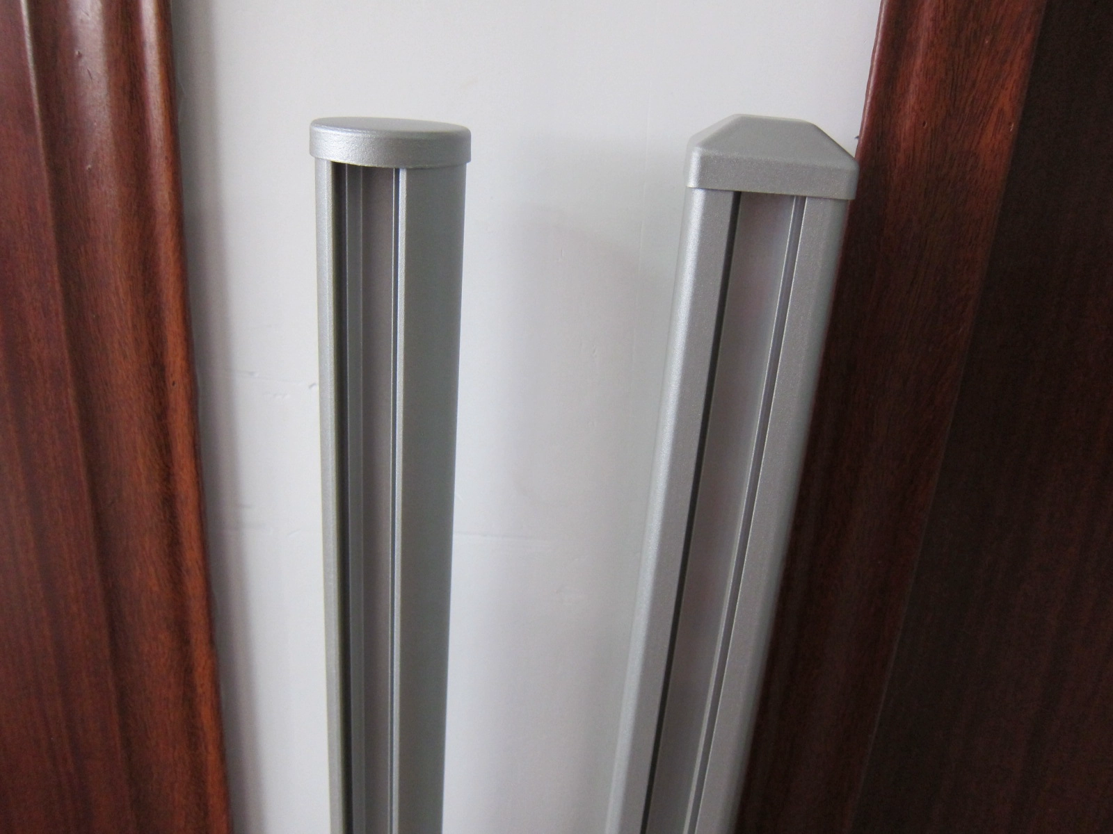 Capuchon d’extrémité en aluminium profil et la couverture de base pour les postes de balustrade en aluminium rondes et carrées 50x50mm