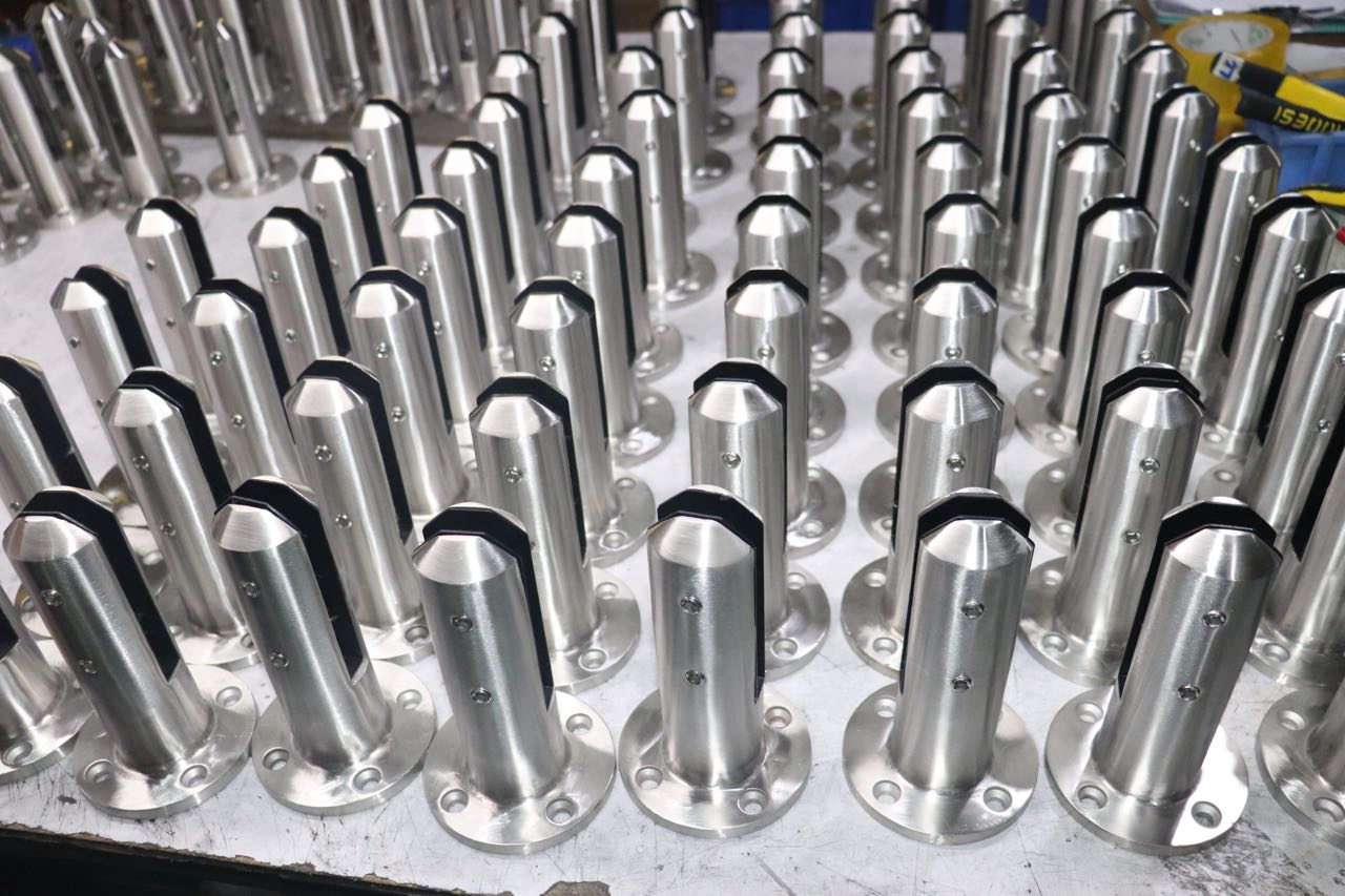Black stainless steel spigots with rubber for glass fencing