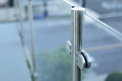 Brushed 316 stainless steel glass railing design for deck