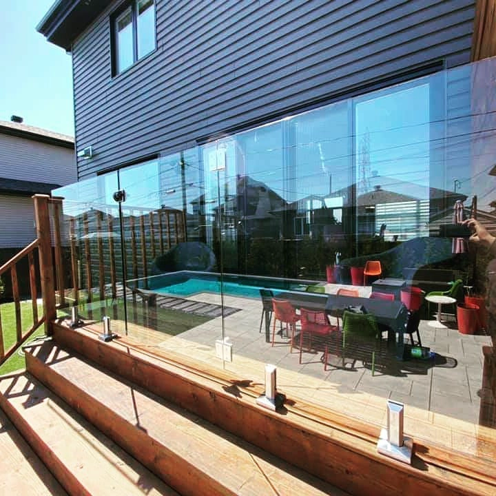 Fully frameless Matt black glass fence spigot