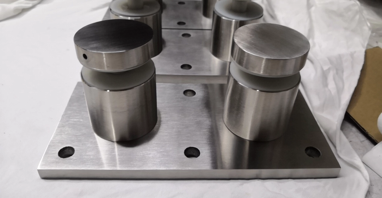Heavy Duty Glass Rail Standoff Fitting with Mounting Plate SF-50T