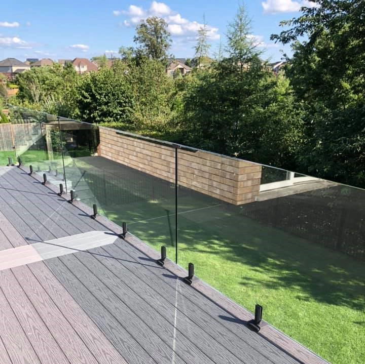 Groothandel Outdoor Veiligheid Helder 12mm Gehard Glas Baluster Glazen Hek Gehard Buiten Glas Kraan Reling Zwembad Hek