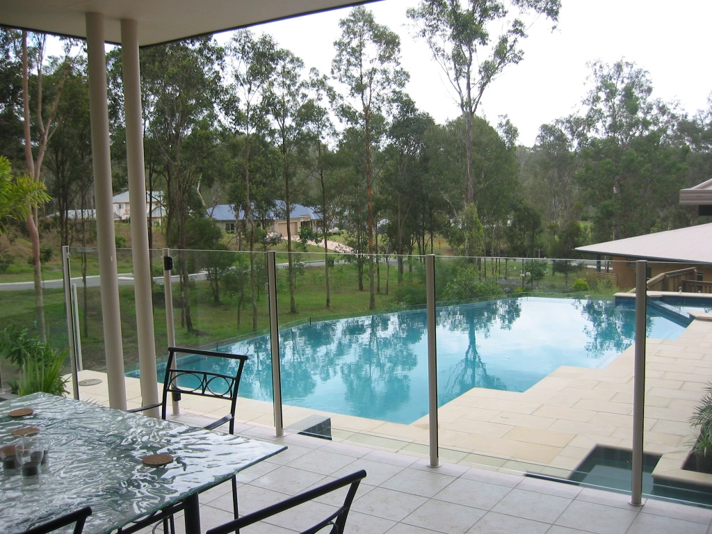 Poteau en aluminium à usage extérieur de haute qualité pour clôture de piscine en verre