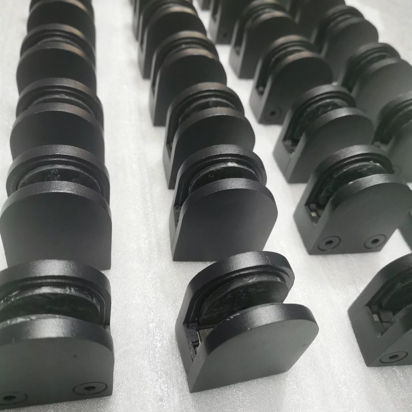 Chine Pour 6 mm 8 mm 10 mm 12 mm 13,52 mm verre AISI 304 316 pince à verre en forme de D en acier inoxydable fabricant