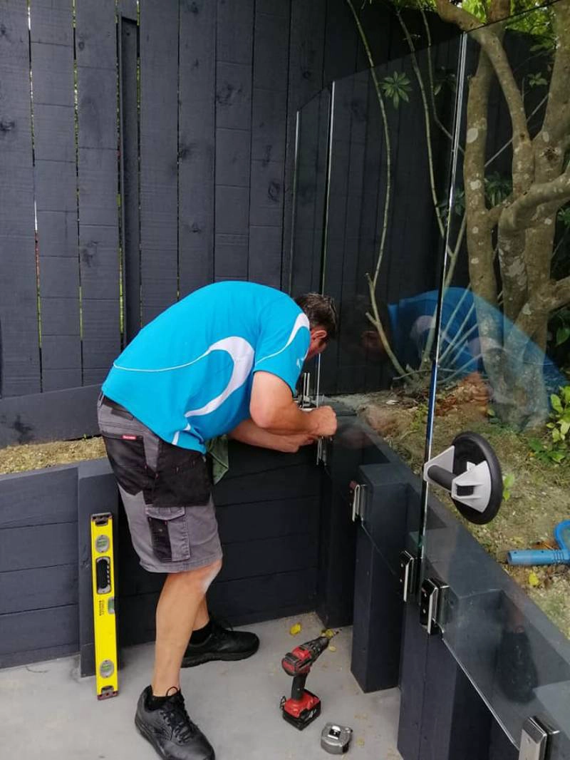 Marine Grau Duplex 2205 Spigot de vidro montado em aço inoxidável para balcão ou trilhos de vidro de convés