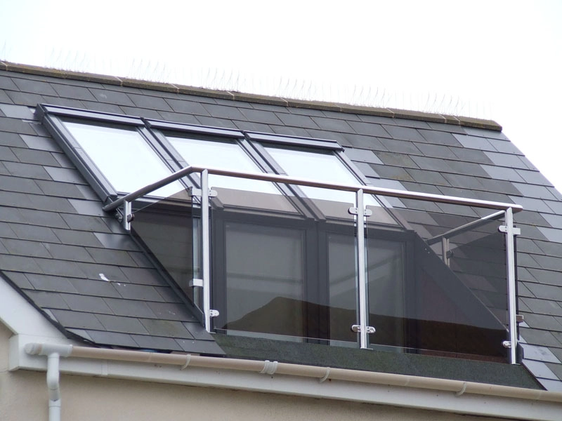 Metalen hek balustrade leuning rond post φ50.8mm met glas clips toegevoegd van balkon, trap, dek en zwembad glazen reling