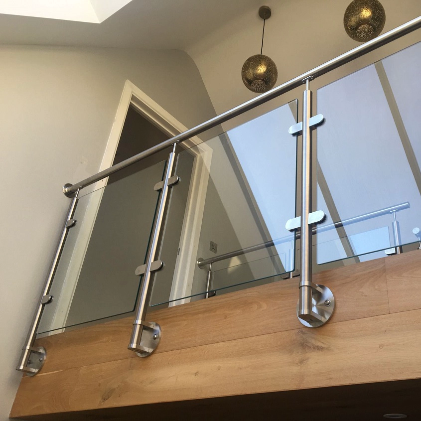 Side Góra Okrągły Poręcze schodowe Balustrady ze stali nierdzewnej kryty Graphic Design Nowoczesny Online Technical Support Curved Newel post