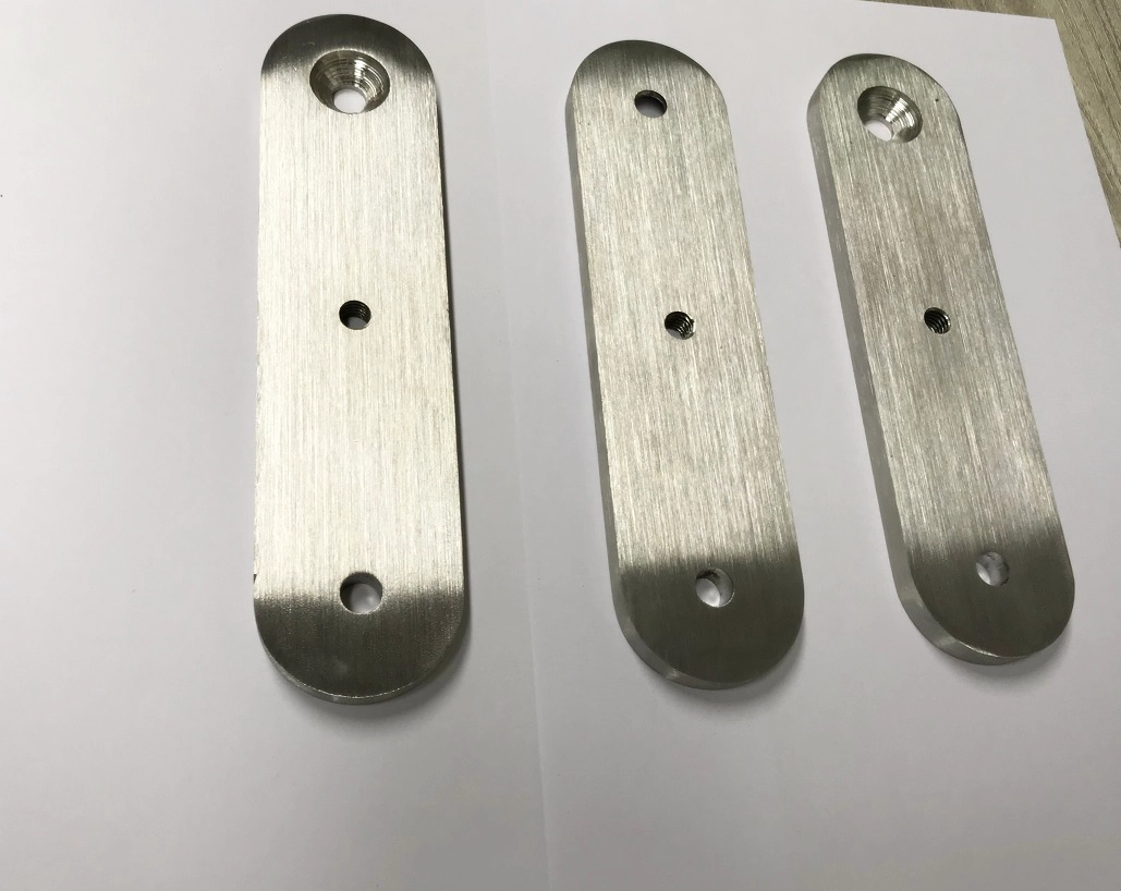 Podłużne elementy balustrad ze stali nierdzewnej Wycinane laserowo płyta bazowa z kołnierzem 3/8 "