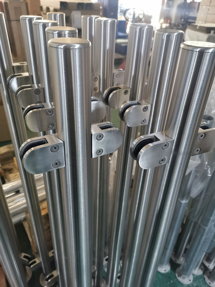 Stainless Steel Post Semi Frameless Glass Balustrades LCH-101