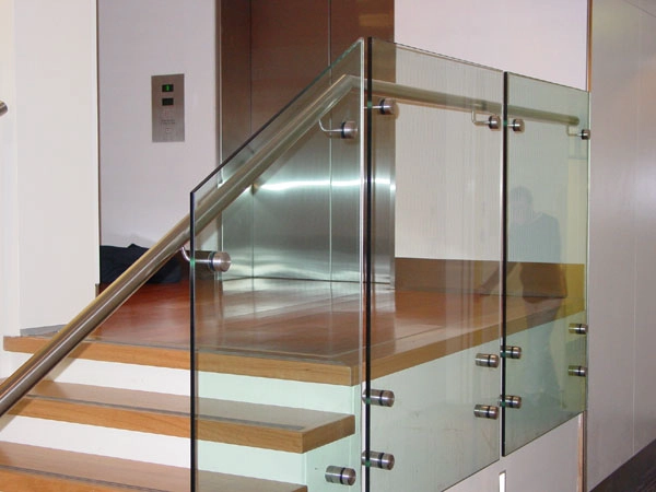 perno della colonnetta gemelli per stallo alla ringhiera di vetro frameless balcone