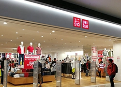 UNIQLO ha introdotto tag RFID per analizzare il comportamento dei consumatori