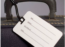 To Find Your Luggage at a Hlance by Hanging Up the Luggage Tag