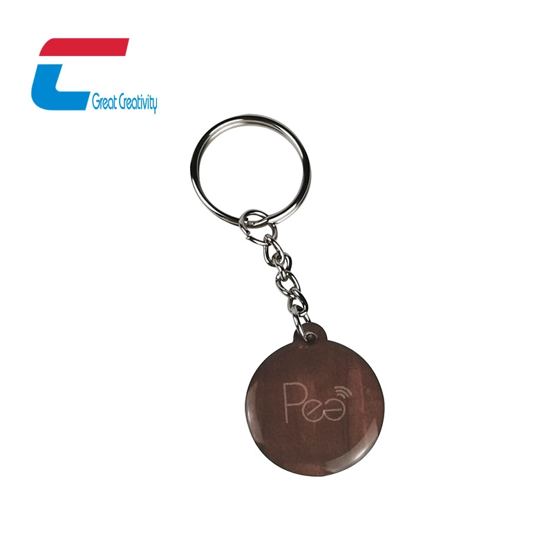 Китай Пользовательские оптовые NFC эпоксидной смолы тег брелок для ключей в социальных сетях обмена металлическое кольцо брелок для ключей производителя