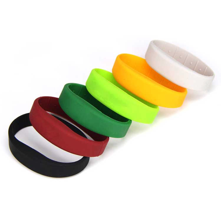 China Wholesale Custom Water Park RFID Bracelet Waterproof NTAG 213 Silicone Wristband manufacturer