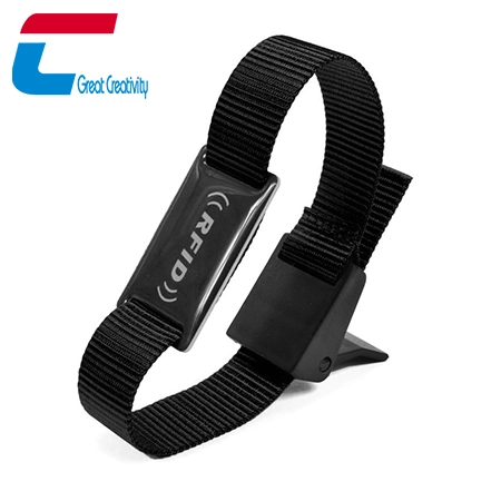 Cina braccialetti in nylon personalizzati con etichetta epossidica RFID produttore