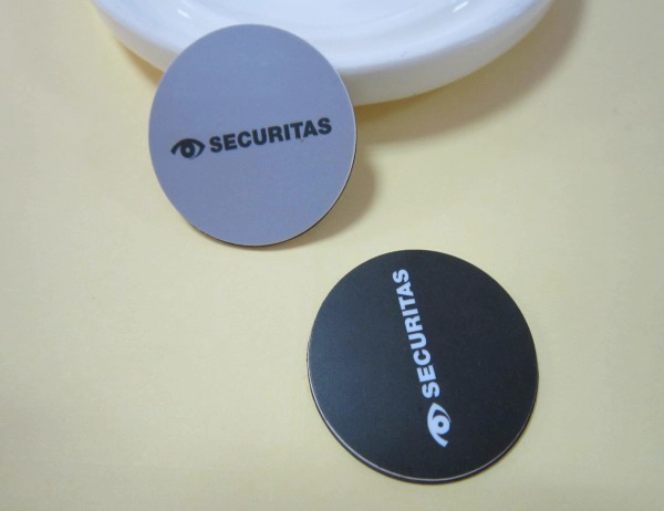 China tag de moeda de rfid pvc redonda com adesivo 3M forte fabricante