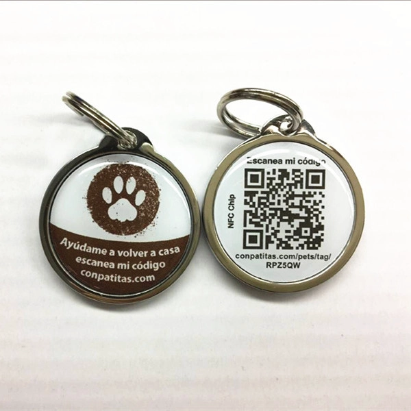Evcil hayvan tanımlaması için benzersiz QR kodlu farklı kimlik numarasına sahip programlanabilir NFC köpek etiketi