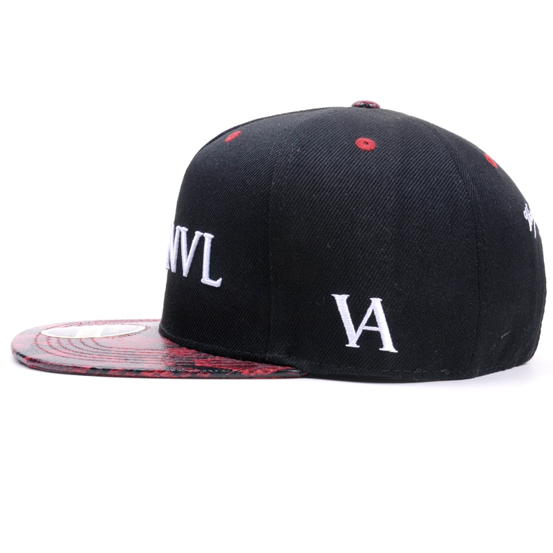 Cappellino snapback piatto con ricamo 3D