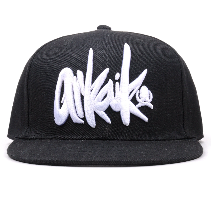 6 cappucci snapback personalizzati ricamati a pannello