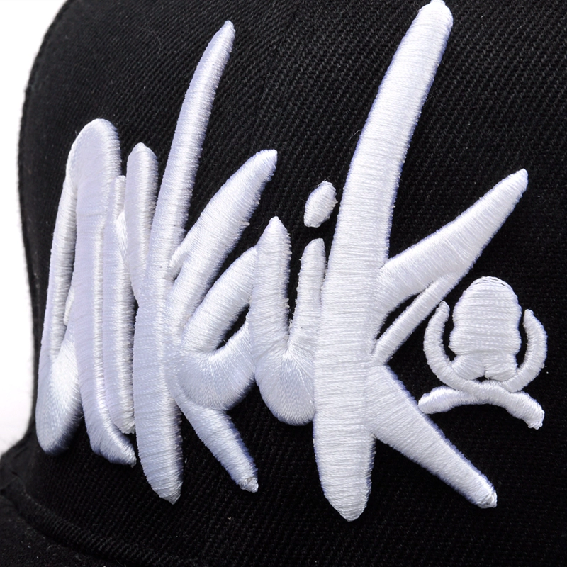 6 cappucci snapback personalizzati ricamati a pannello