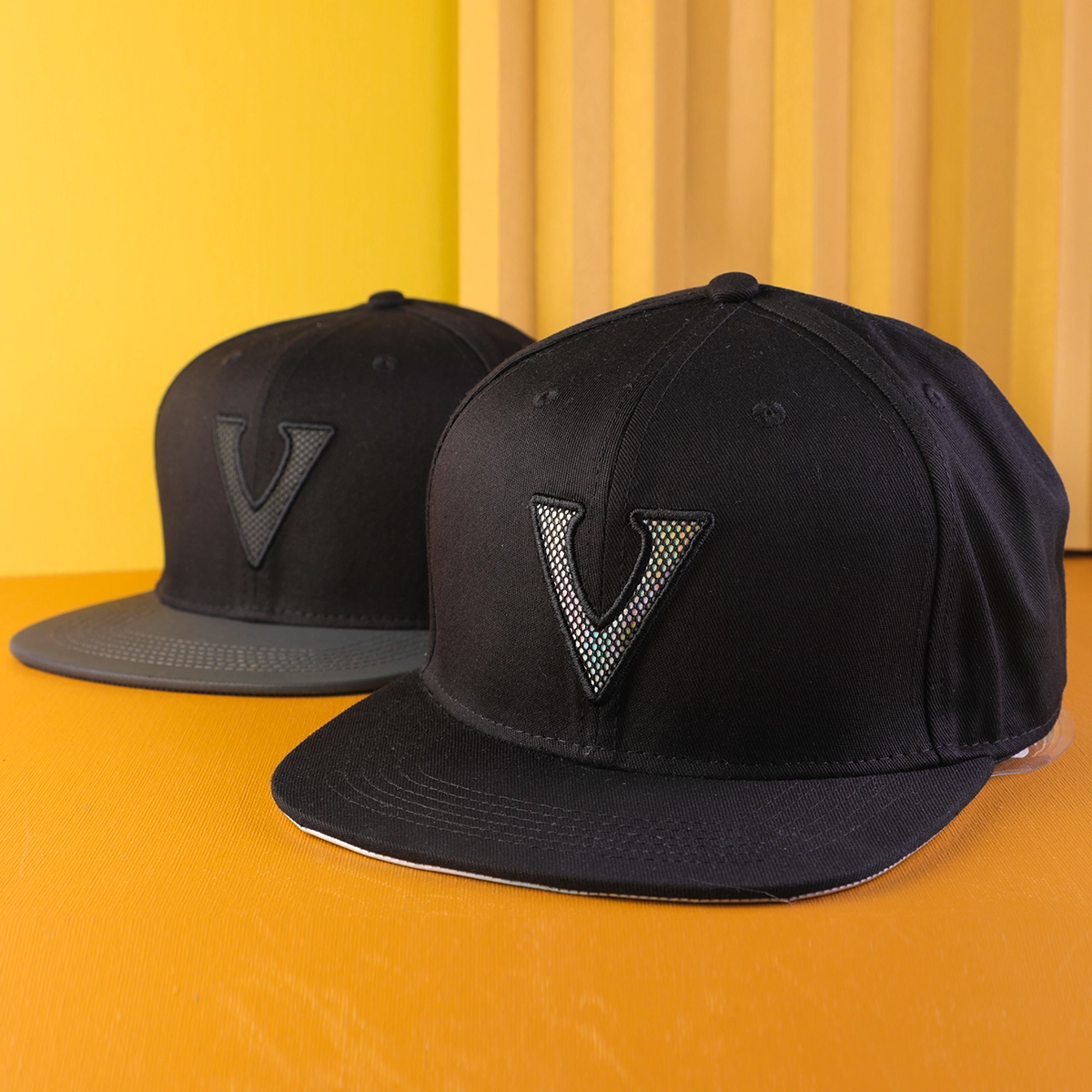 Cappellini snapback neri con 6 lettere logo vfa