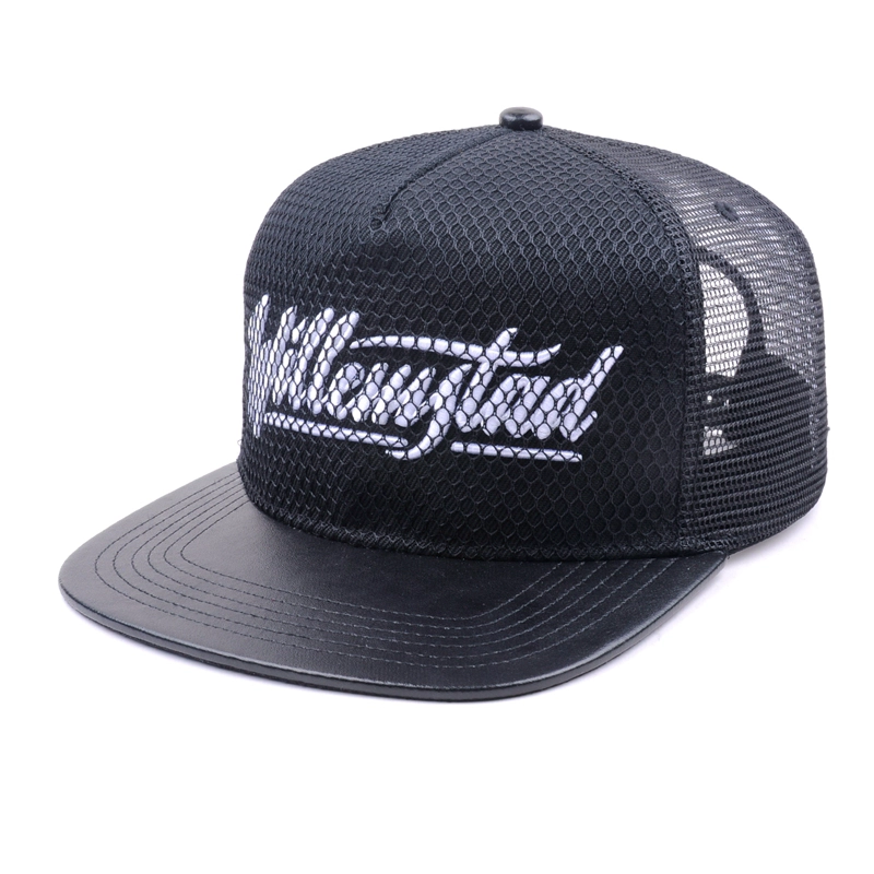 Flat Billed Trucker Cap mit Netzrücken