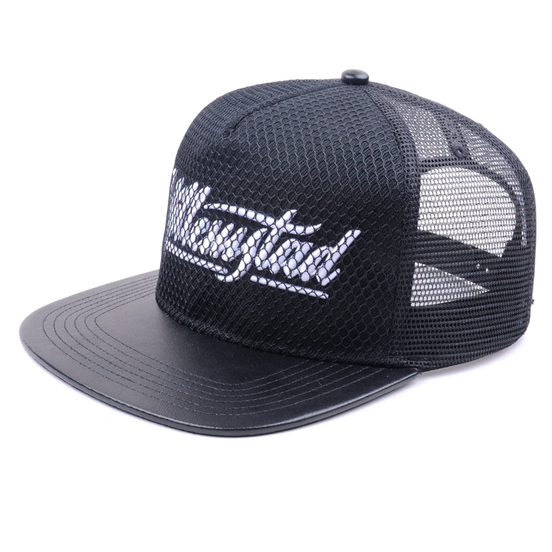 Flat Billed Trucker Cap mit Netzrücken