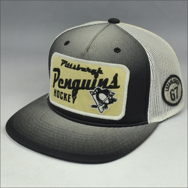 Gradient woven patch snapback mesh hat
