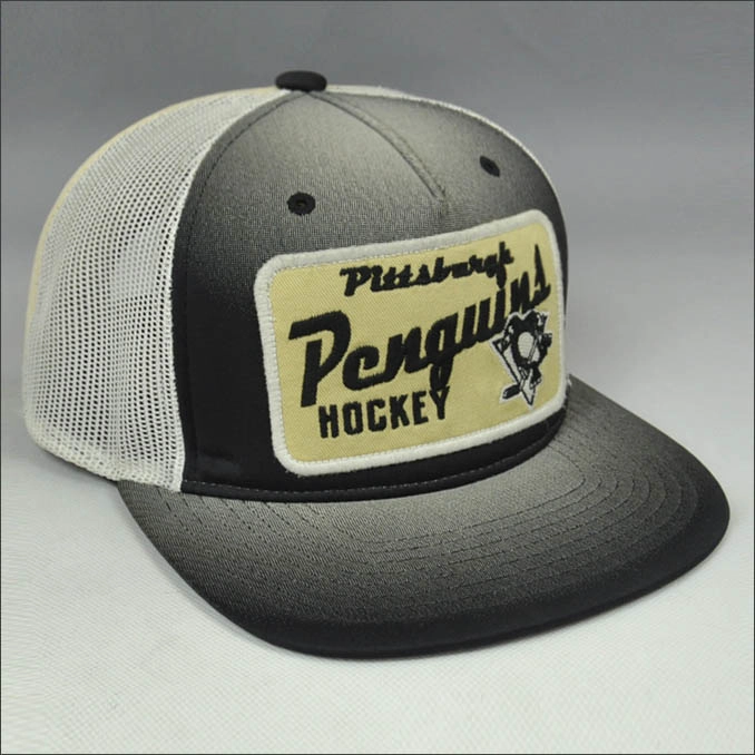 Gradient woven patch snapback mesh hat