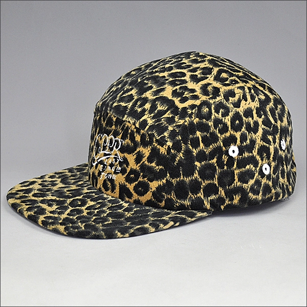 Китай Leopard Вышивка Snapback Caps производителя