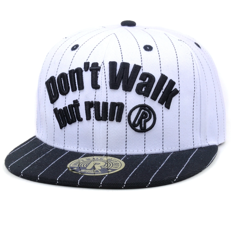 Шапка Snapback в золотом цвете с регулируемым и регулируемым краем в сплошном цвете
