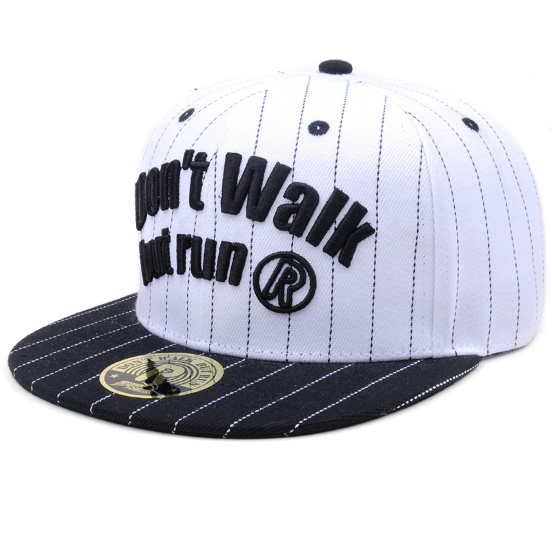 Шапка Snapback в золотом цвете с регулируемым и регулируемым краем в сплошном цвете