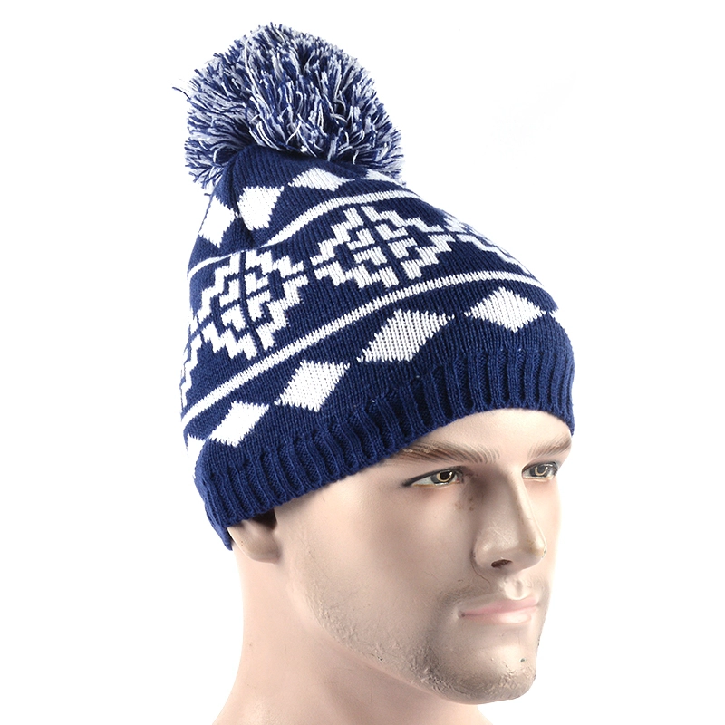 modèle de chapeau de bonnet sur les aiguilles droites, chapeau beanie noir en vente