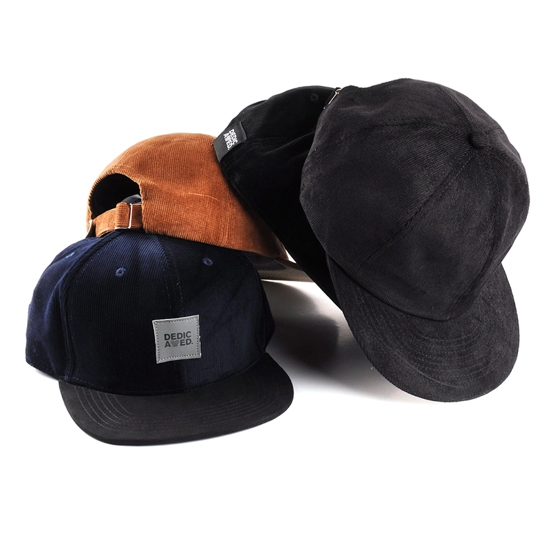 fornitore di cappelli piatti a tesa larga in velluto a coste piatte