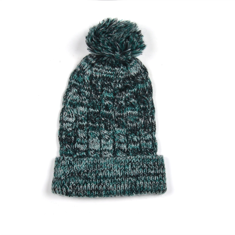 pas winter muts aan met pom pom