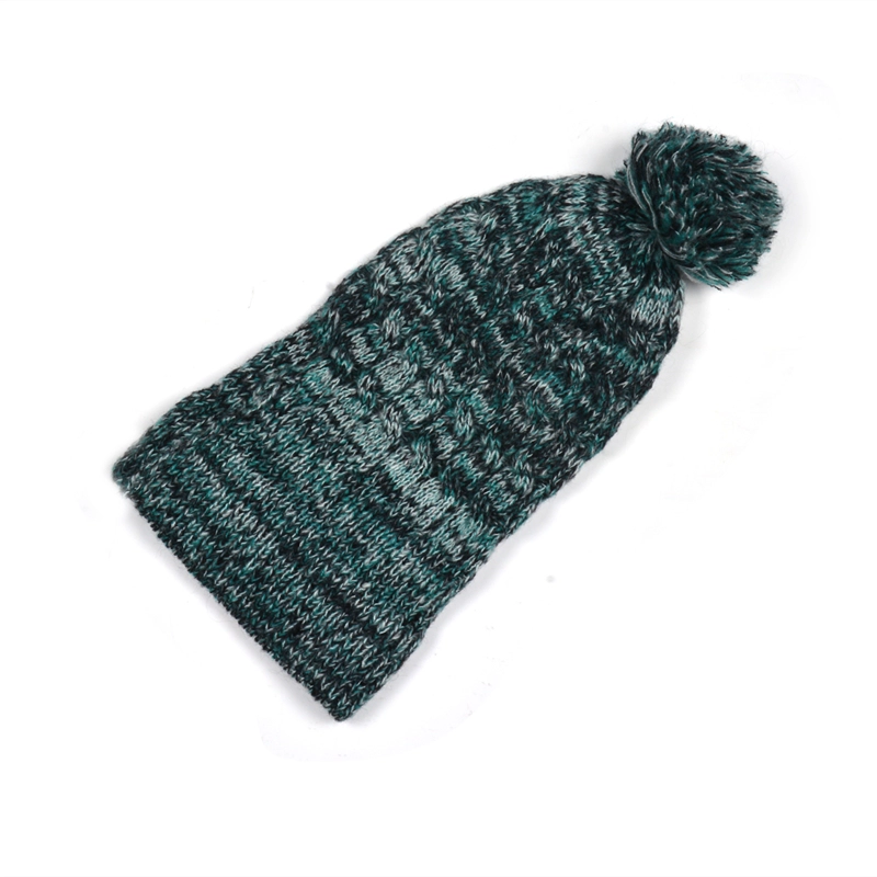 pas winter muts aan met pom pom