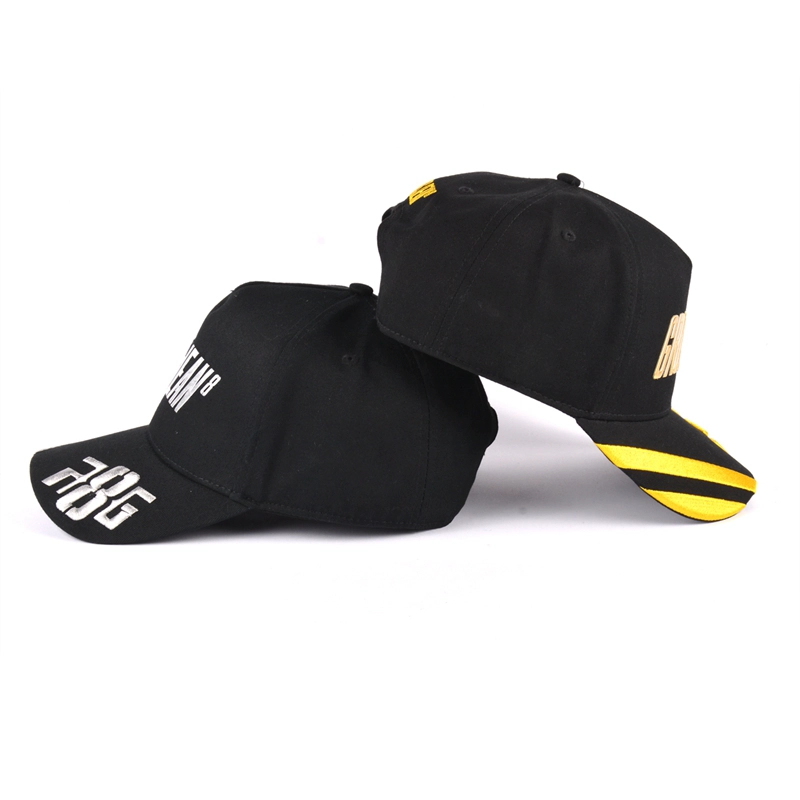 gorra de beisbol con logo bordado