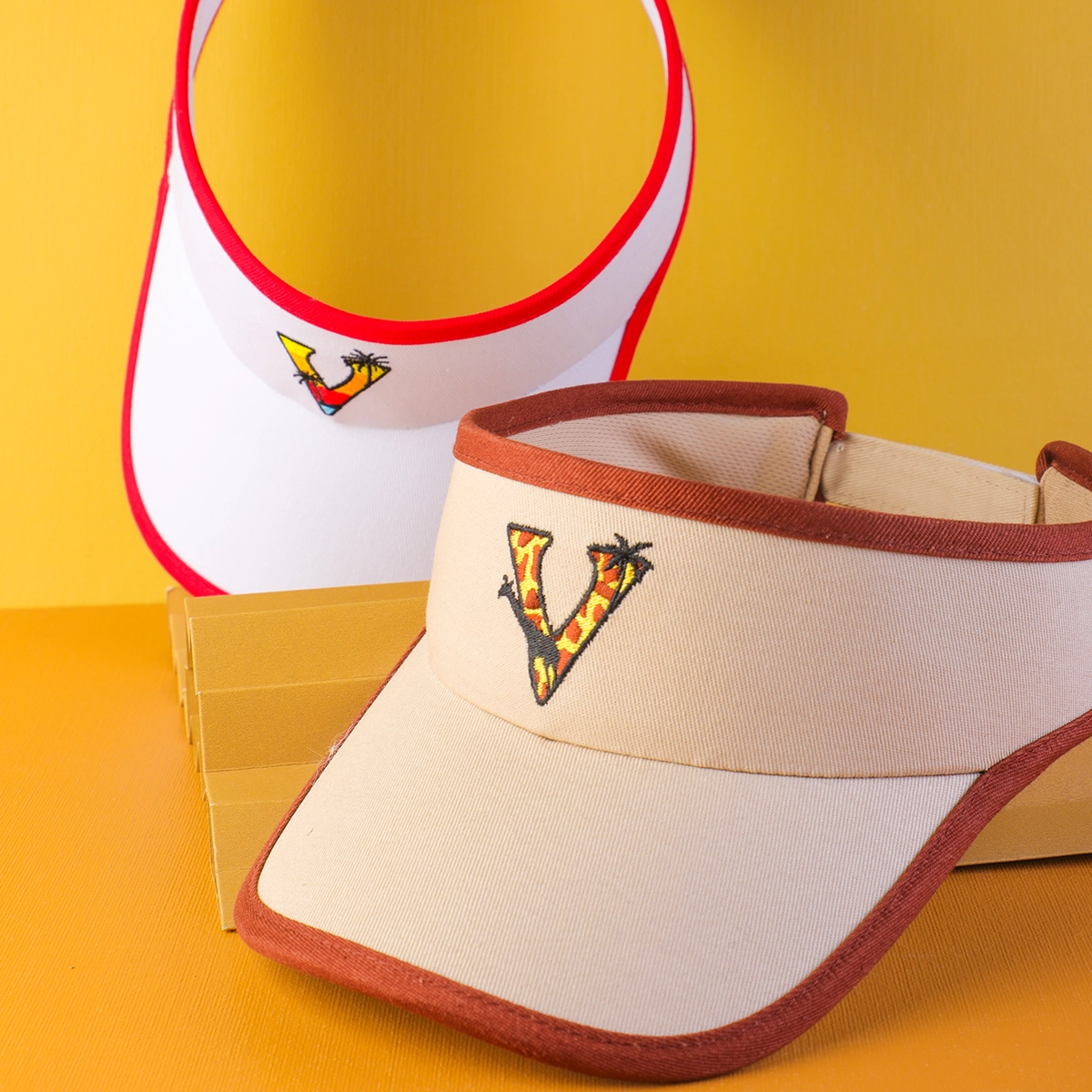 design cappelli con visiera parasole sportiva in cotone con logo vfa