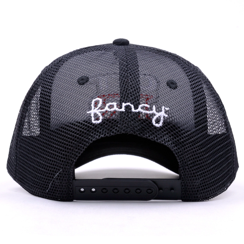 Cappellino trucker con ricamo patch mesh