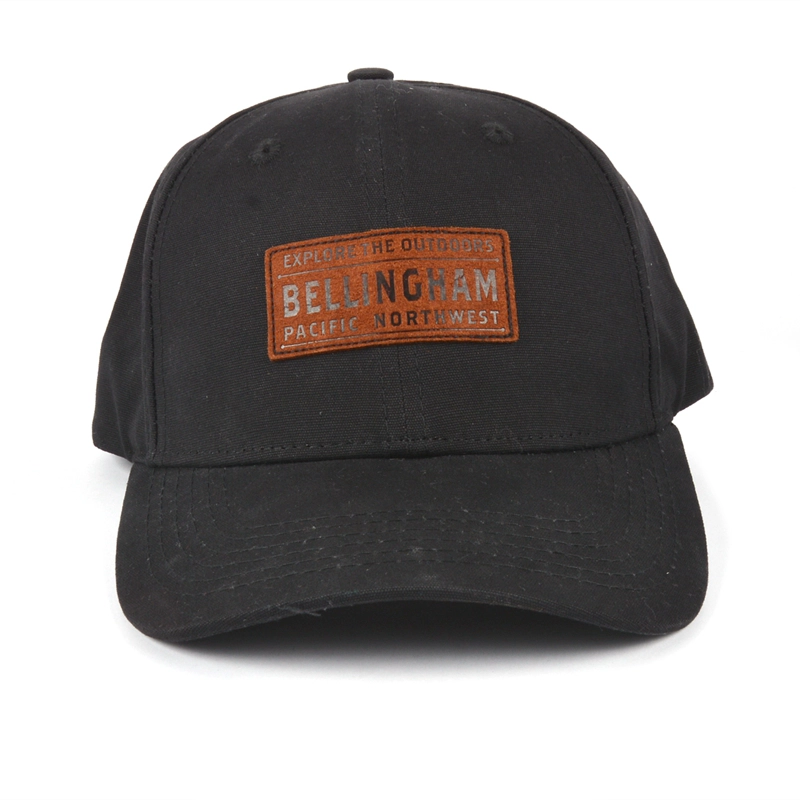 berretti neri in pelle con patch in pelle per lettere