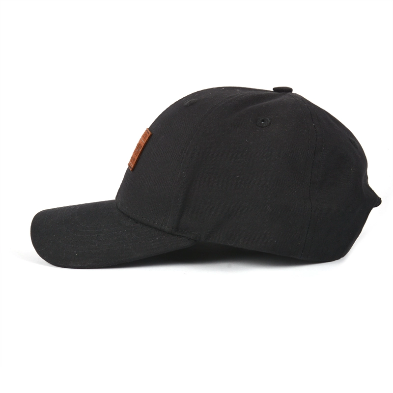 berretti neri in pelle con patch in pelle per lettere