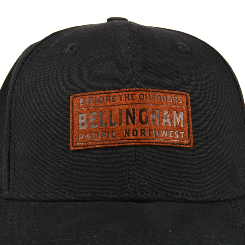 berretti neri in pelle con patch in pelle per lettere