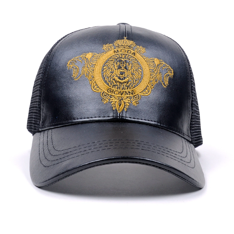 Gorra de camionero de piel con logo bordado.