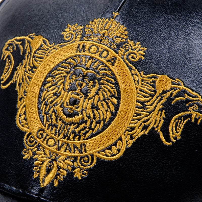 Gorra de camionero de piel con logo bordado.