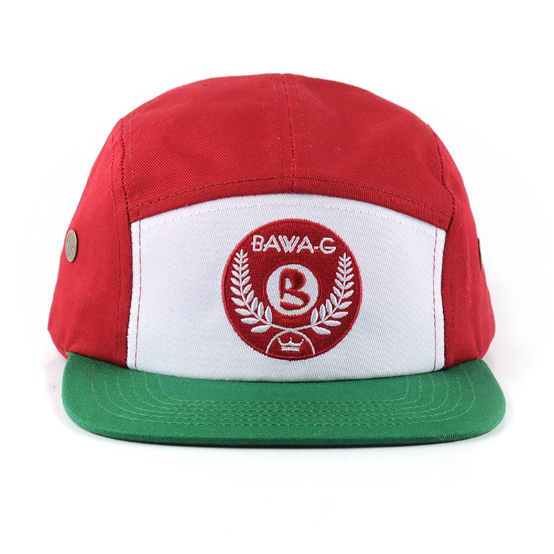 casquette à 5 panneaux à bordures personnalisées et broderie unie
