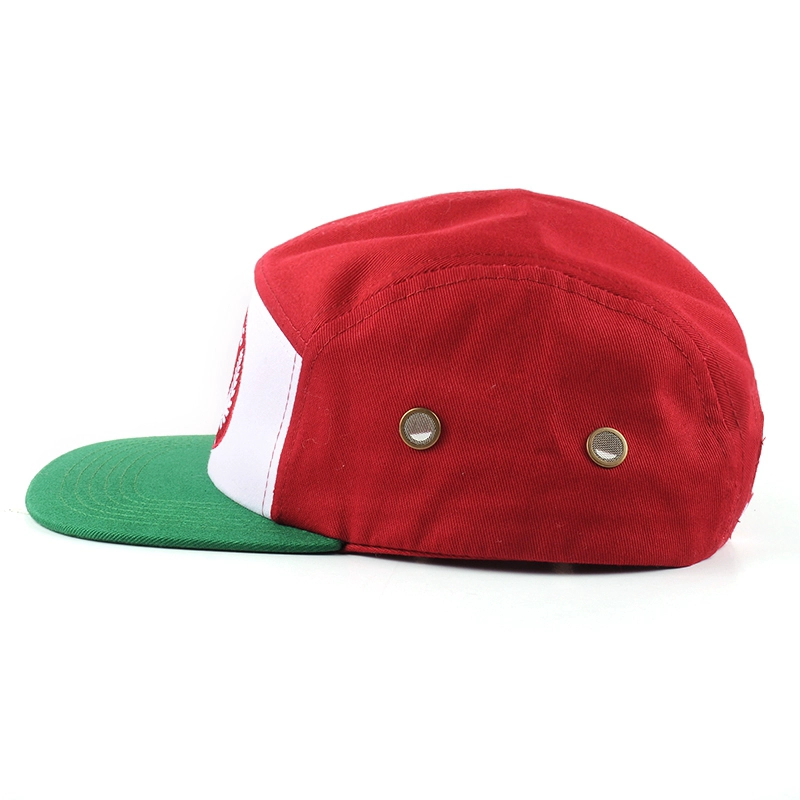 casquette à 5 panneaux à bordures personnalisées et broderie unie