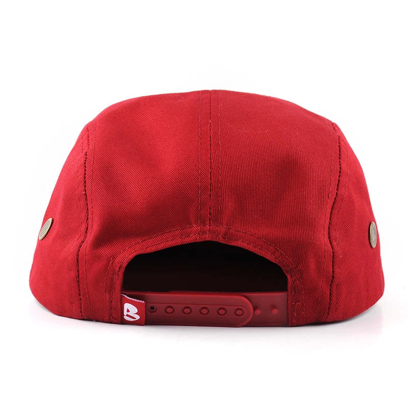 casquette à 5 panneaux à bordures personnalisées et broderie unie